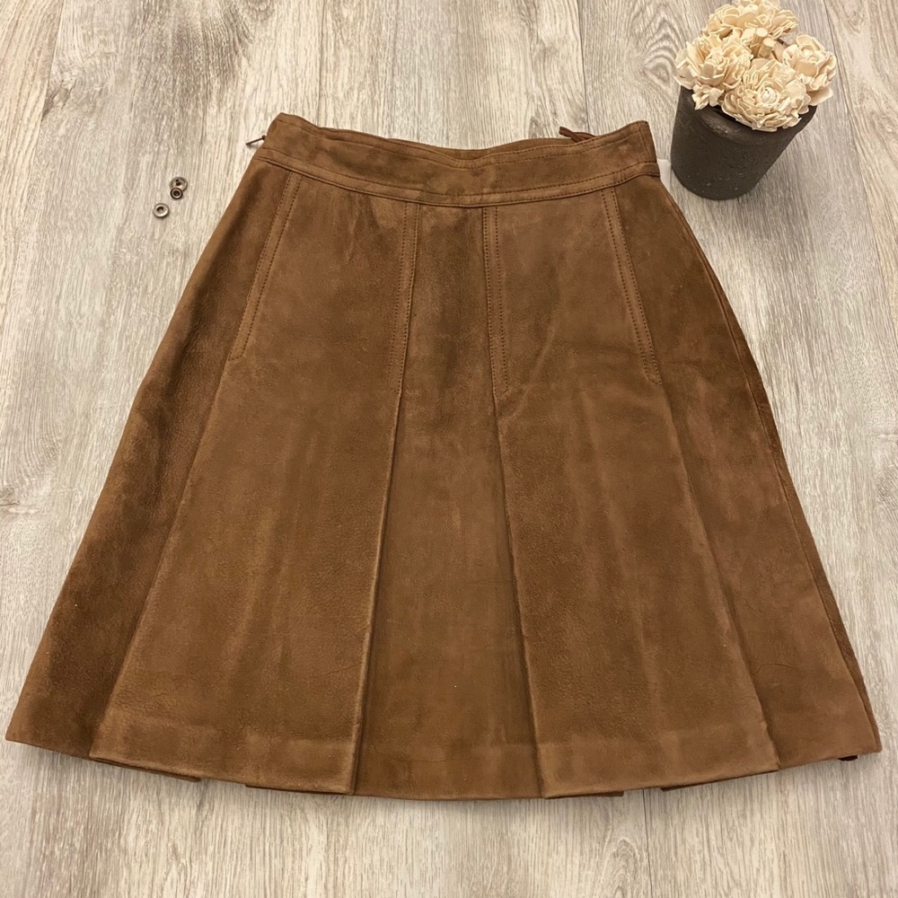 SOLD🪧Gucci Runway Suede Embroidered Skirt - Picture 6 of 14